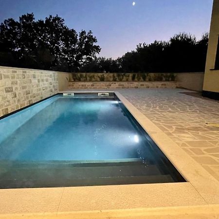 Ferienwohnung Mit Beheiztem Pool, 60 M Vom Strand ماسلينتسا المظهر الخارجي الصورة