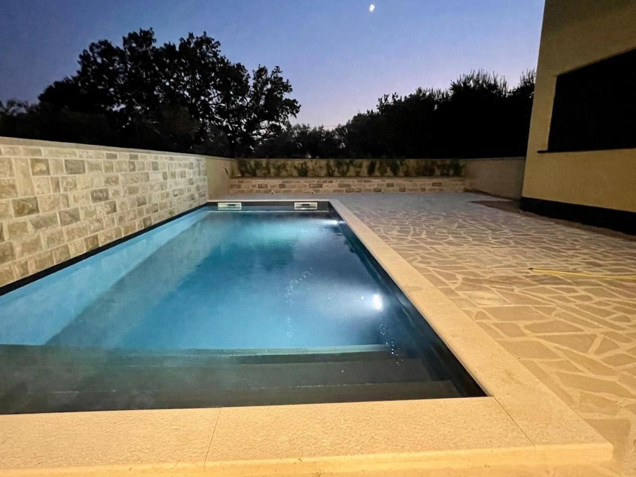 Ferienwohnung Mit Beheiztem Pool, 60 M Vom Strand ماسلينتسا المظهر الخارجي الصورة